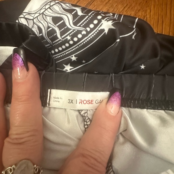 3X womens plus, pull-on black pants. With celestial print on both outer sides. - Picture 3 of 7